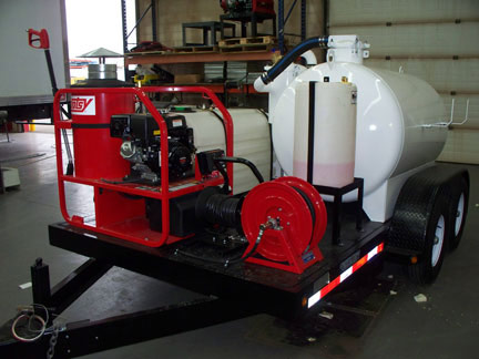 TRAILER MOUNTED HOTSY HEATED PRESSURE WASHER 80 hours w/550 GAL water tank