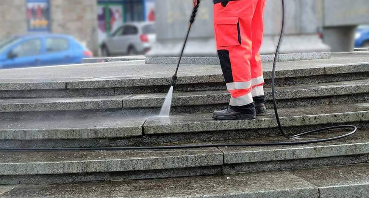 Pool Deck Cleaning