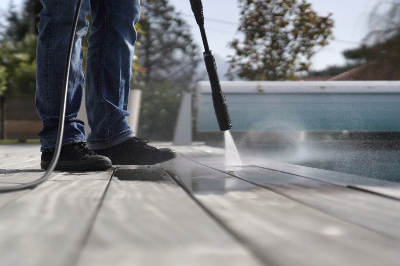 signs-pressure-washer-needs-repair pressure washer cleaning deck